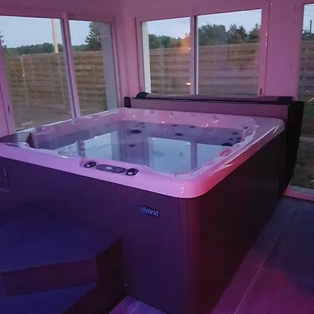 La Du Bien - Jacuzzi Sauna Hammam Villa Saint-Étienne-de-Tulmont